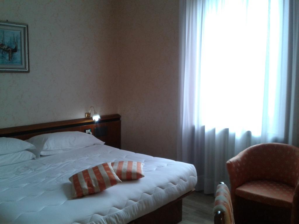 Hotel Villa Delle Ortensie Sant'Omobono Imagna Cameră foto