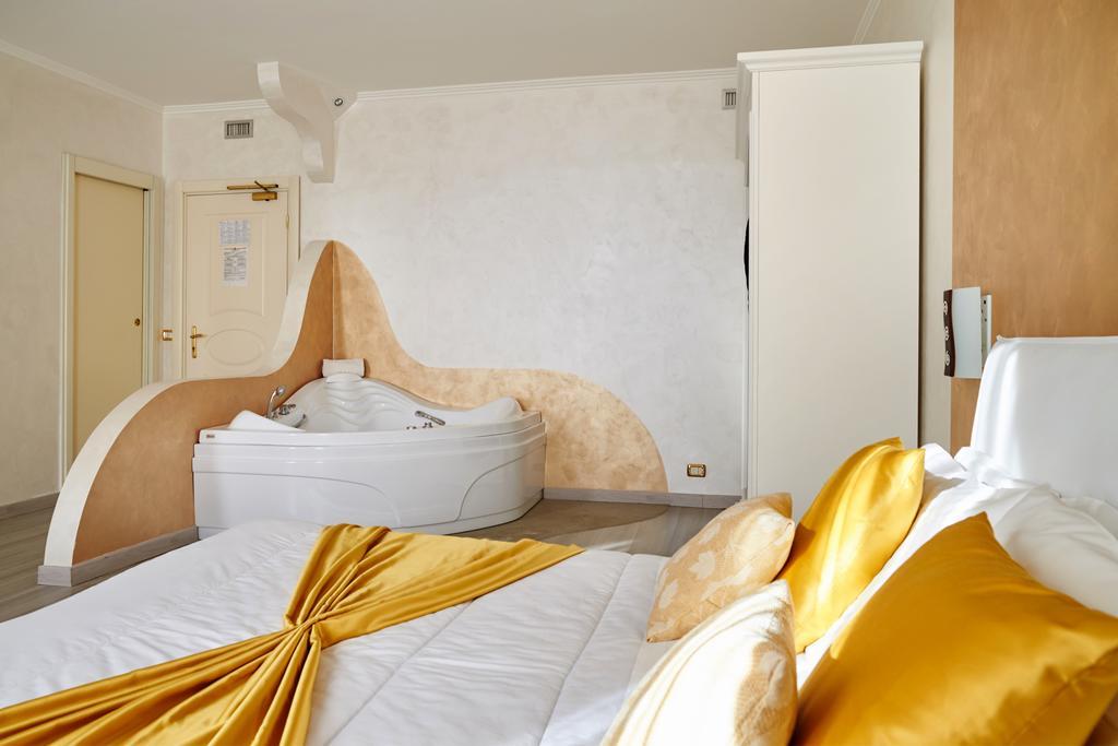 Hotel Villa Delle Ortensie Sant'Omobono Imagna Exterior foto